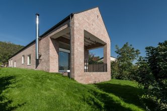 Long Brick House in Pilisborosjeno by Földes & Co. Architects