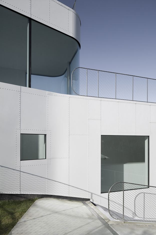 Casa V in Oleiros, La Coruña by DOSIS