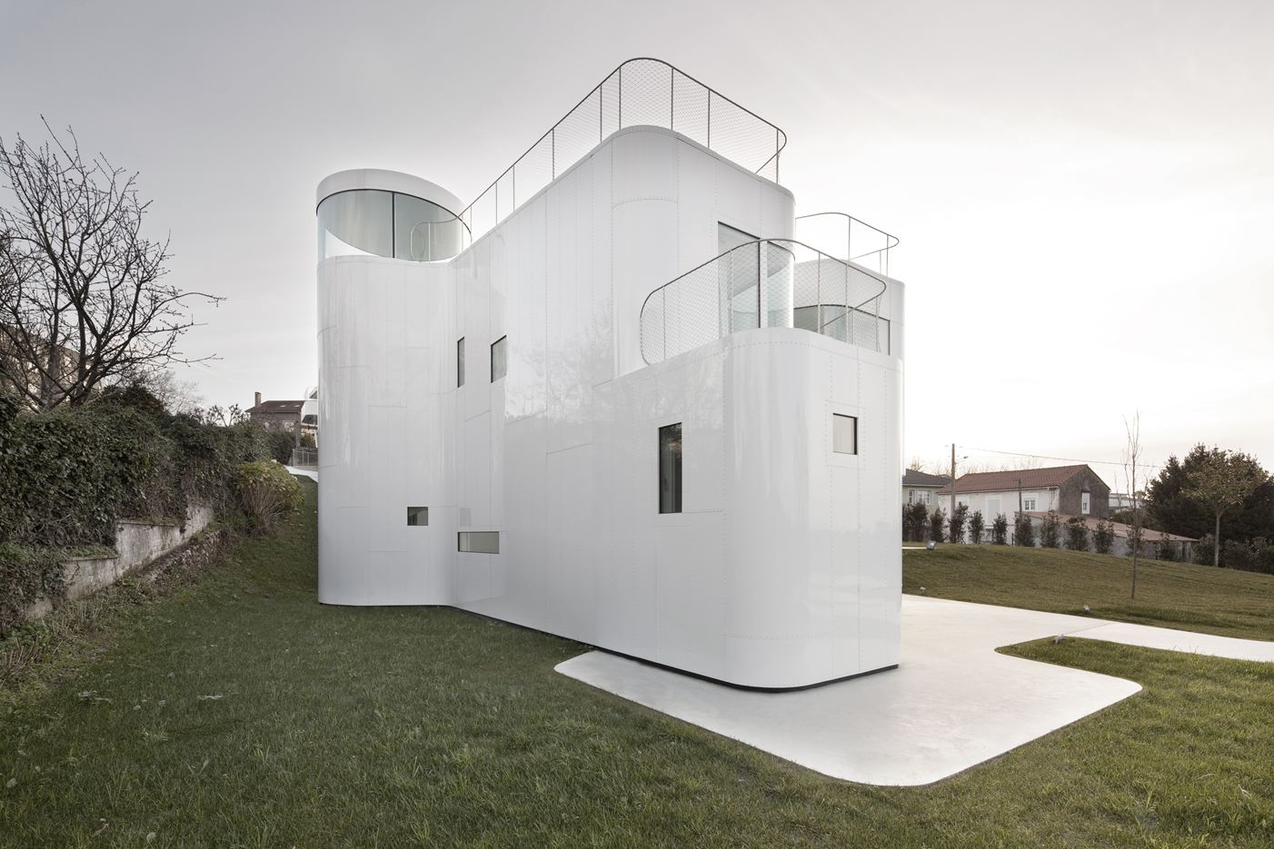 Casa V in Oleiros, La Coruña by DOSIS