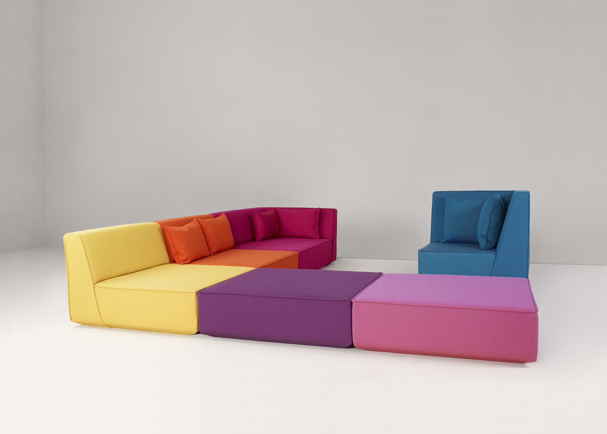 Мебель состоящая из дивана. Модульный диван Cubit Sofa. Диван модульный «премиум 2 Люкс». Диван модульный Лекса Фабрикант зеленый. Разноцветный диван.