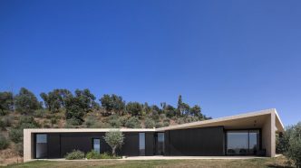 Tomar Hill House in Portugal by Contaminar Arquitectos