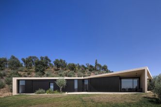 Tomar Hill House in Portugal by Contaminar Arquitectos