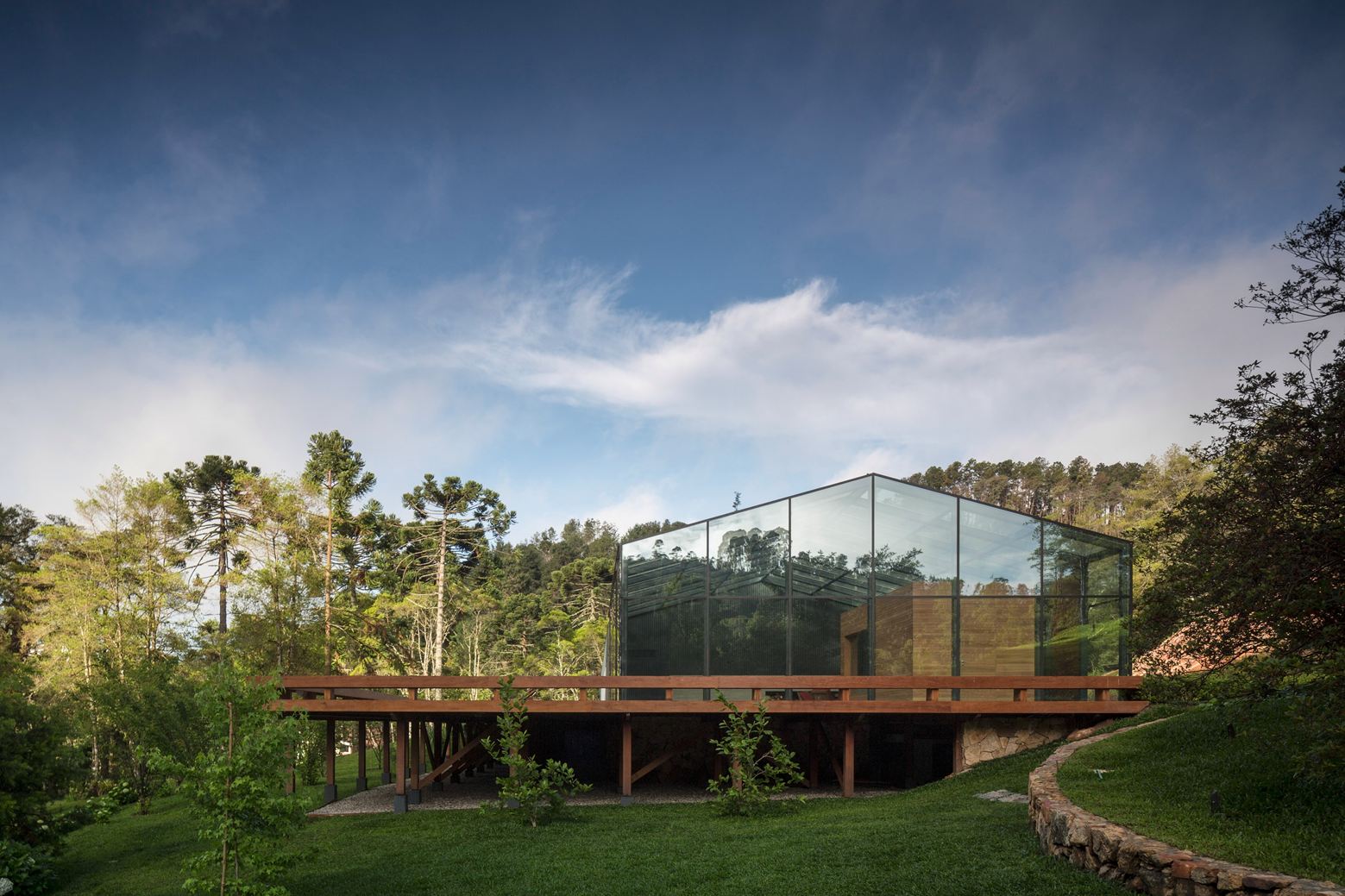 Mororó House in Campos do Jordão, Brazil by studio mk27