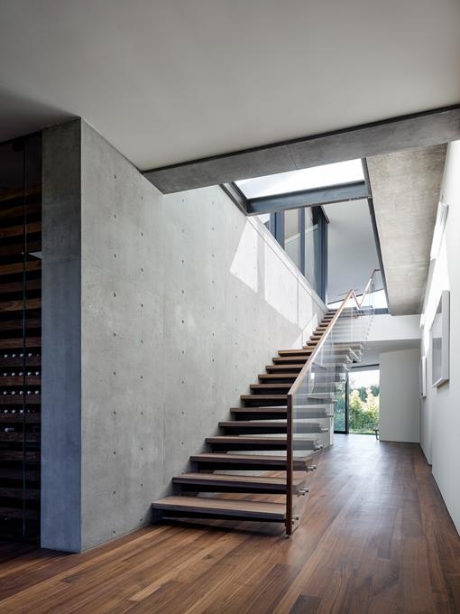 Oak Pass House in Los Angeles, California by Walker Workshop