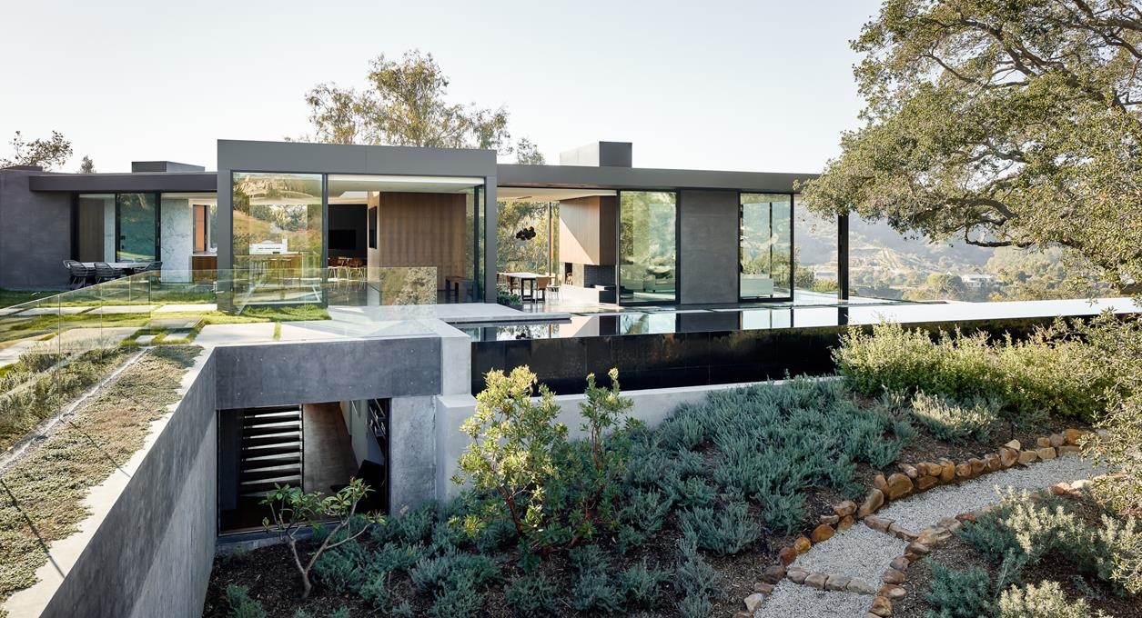 Oak Pass House in Los Angeles, California by Walker Workshop