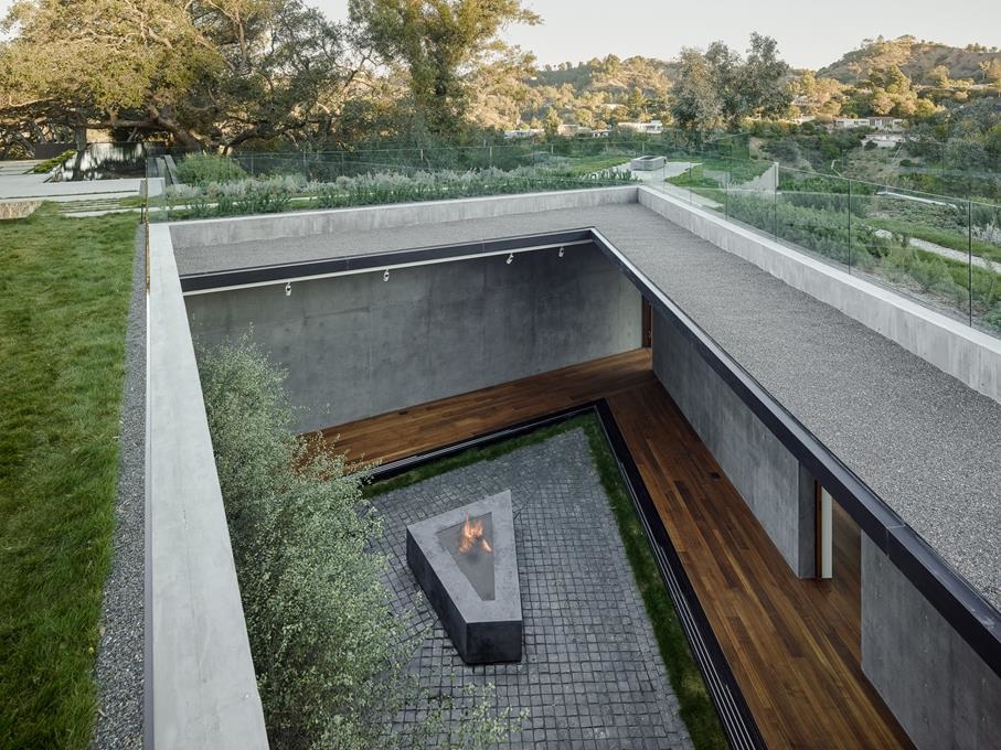 Oak Pass House in Los Angeles, California by Walker Workshop