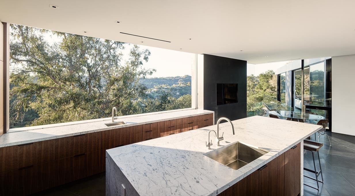 Oak Pass House in Los Angeles, California by Walker Workshop