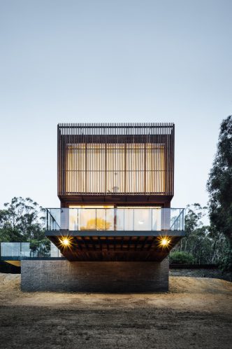 Invermay House in Ballarat, Australia by Moloney Architects