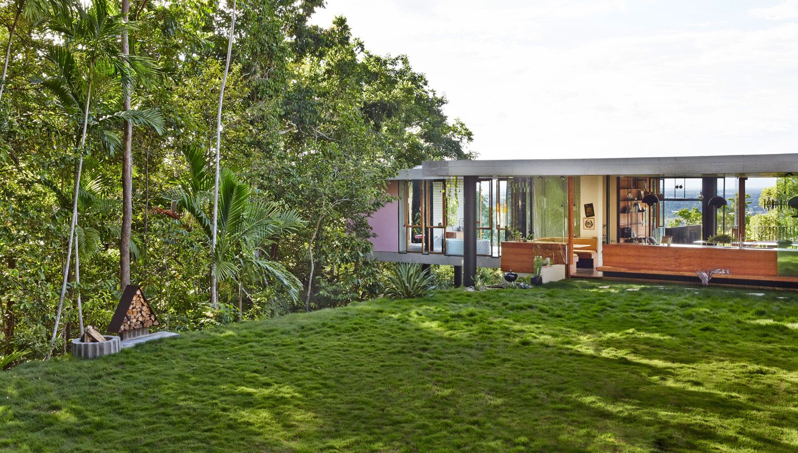 Planchonella House in Queensland, Australia by Jesse Bennett­ Architect