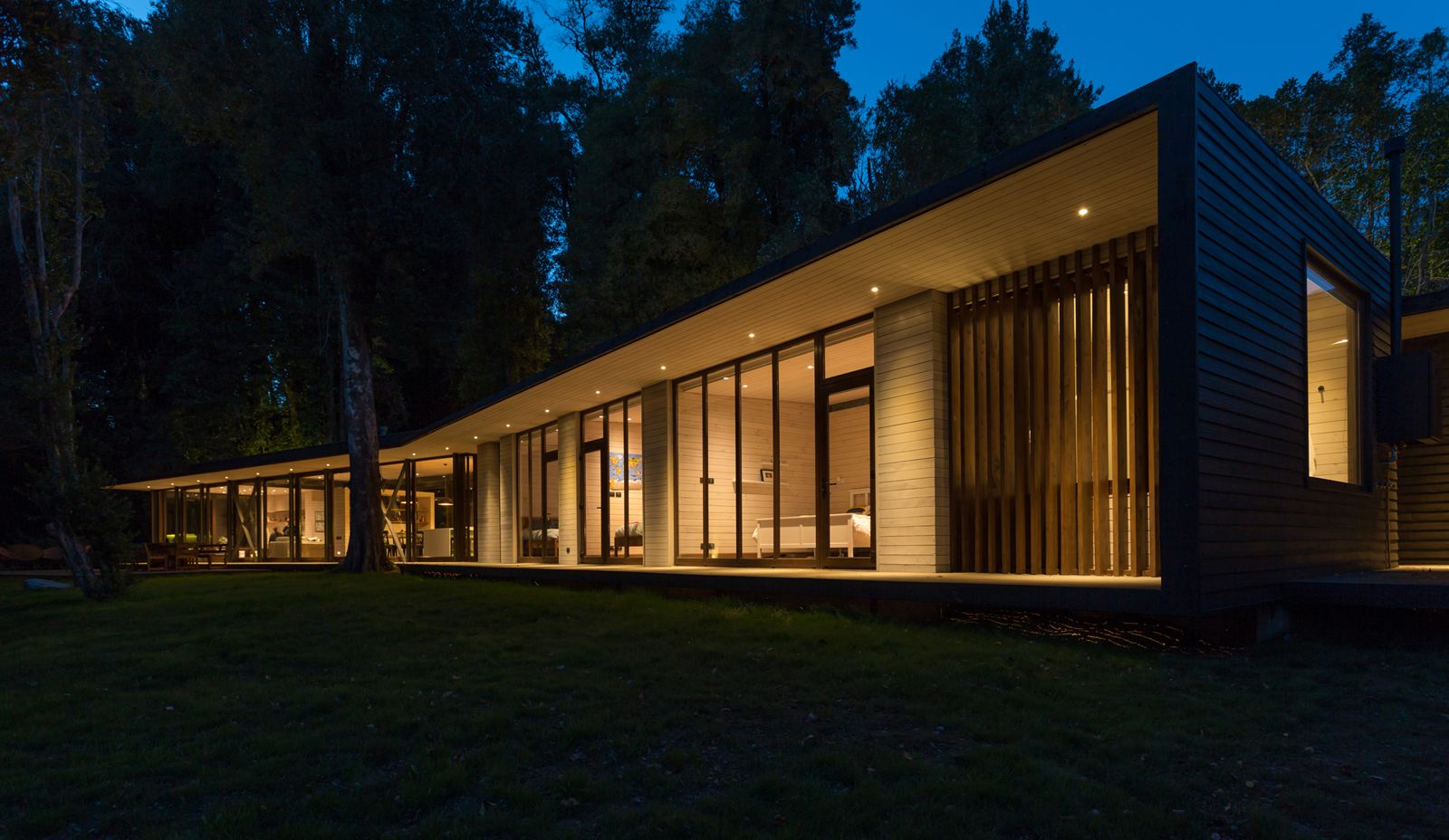 House in Lake Villarrica, Chile by Plan Maestro