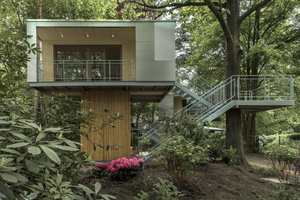 Urban Treehouse in Berlin, Germany by baumraum