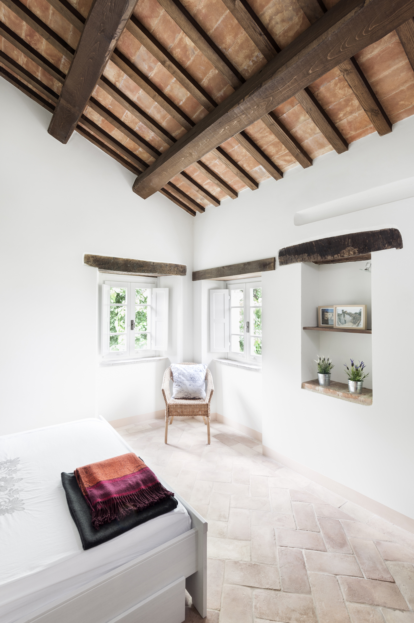 Motelparo Villa in Italy by ROY DAVID STUDIO