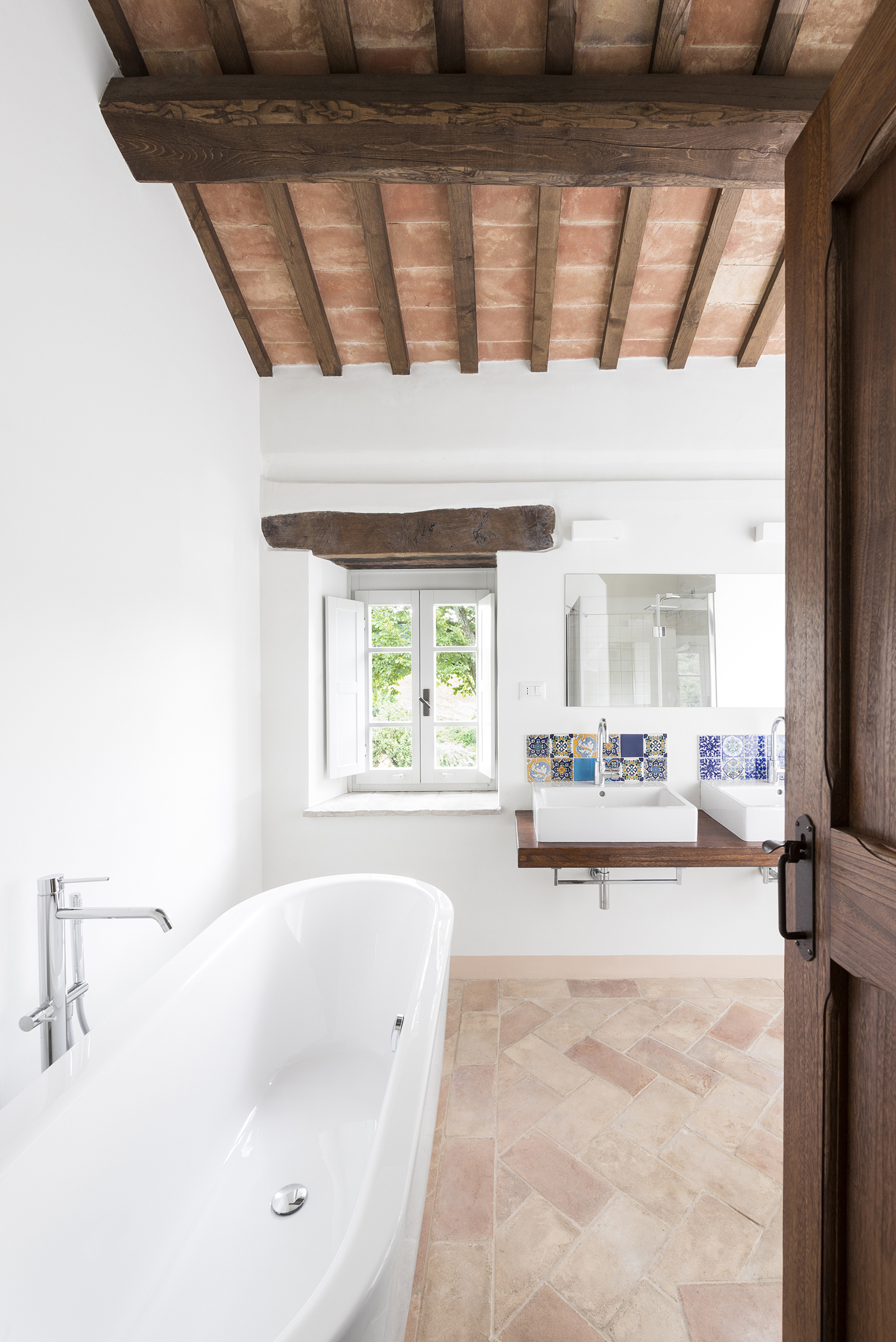 Motelparo Villa in Italy by ROY DAVID STUDIO