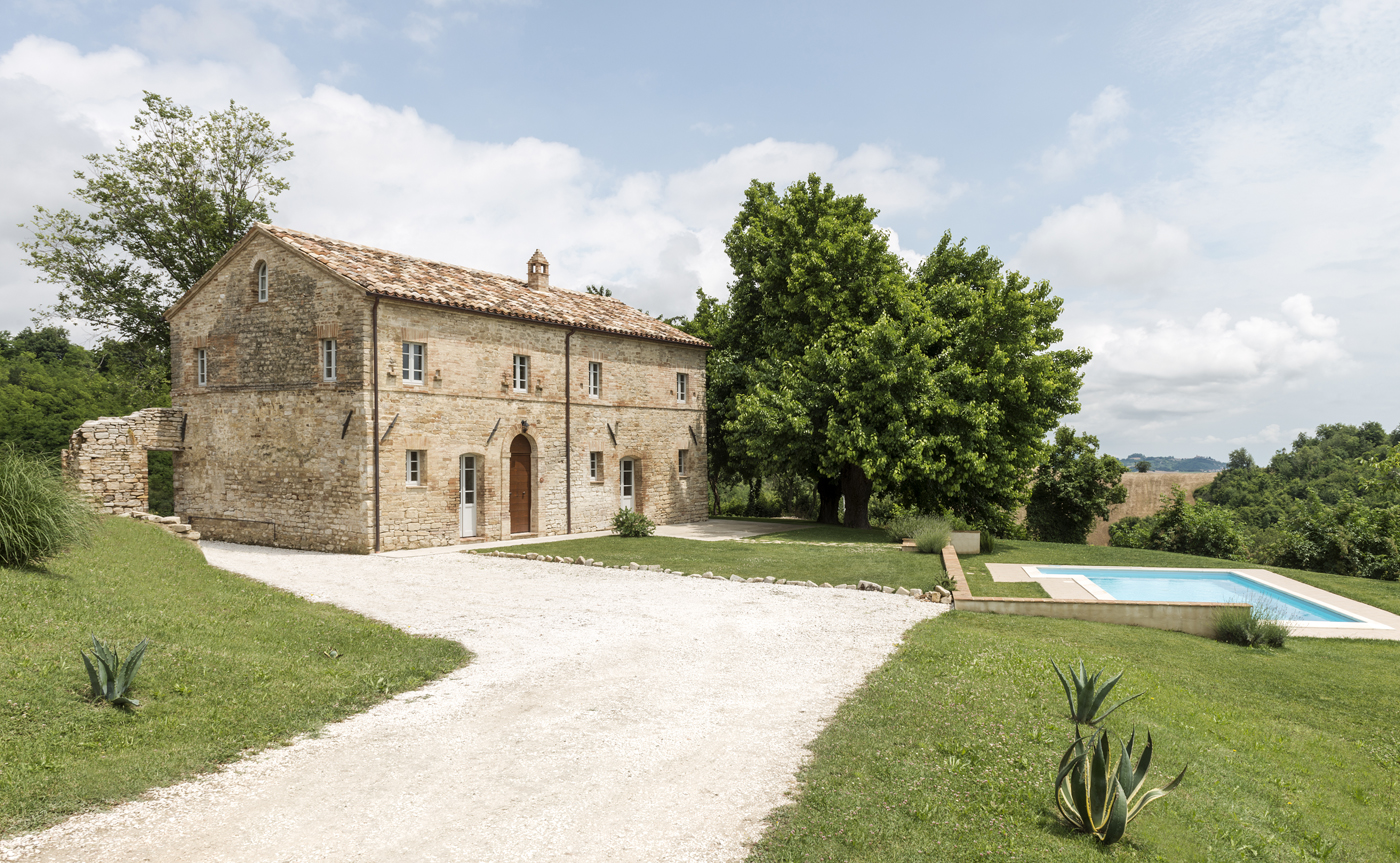 Motelparo Villa in Italy by ROY DAVID STUDIO