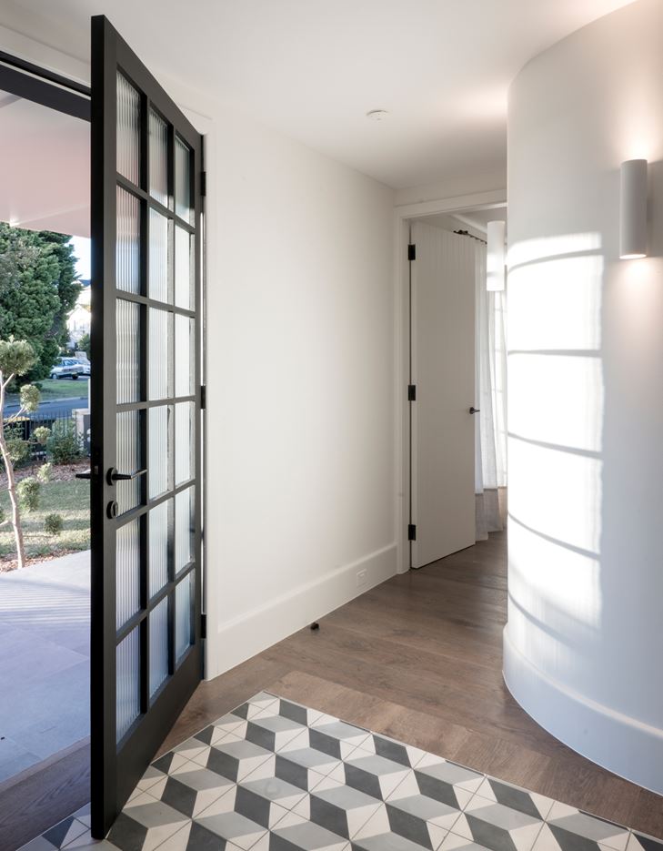 Balancing Home in Sydney, Australia by Luigi Rosselli Architects