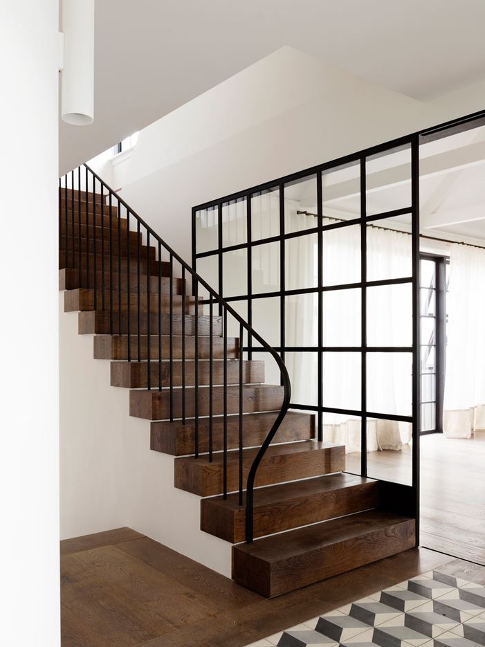 Balancing Home in Sydney, Australia by Luigi Rosselli Architects