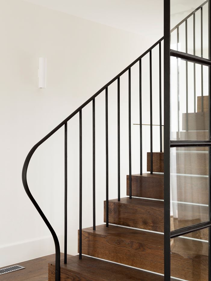 Balancing Home in Sydney, Australia by Luigi Rosselli Architects