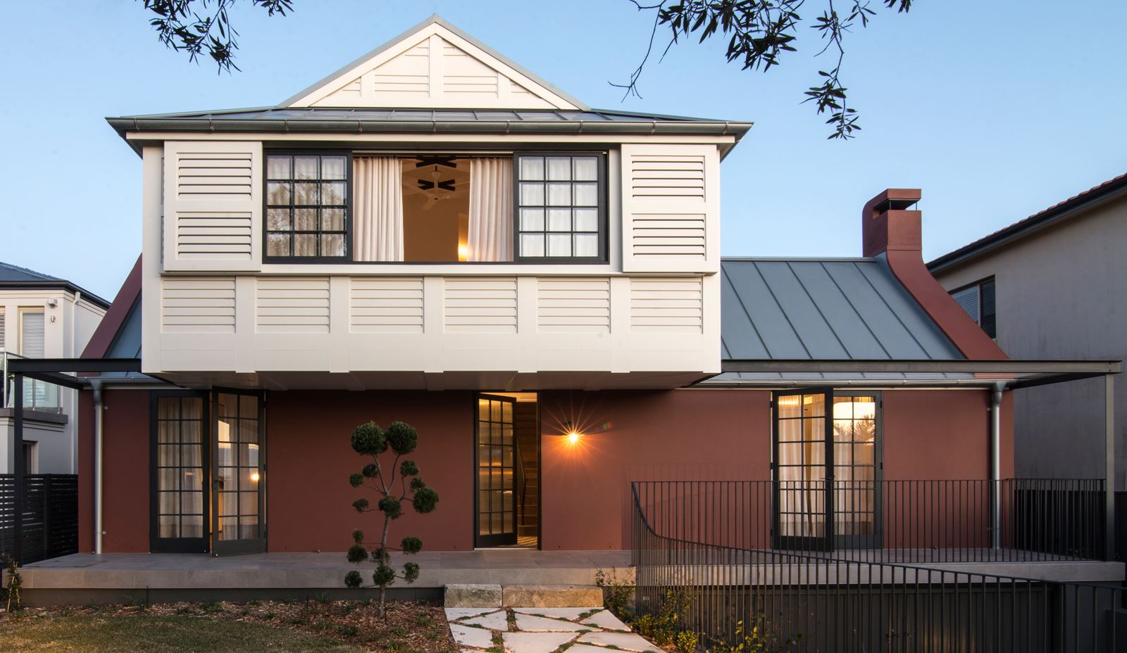 Balancing Home in Sydney, Australia by Luigi Rosselli Architects