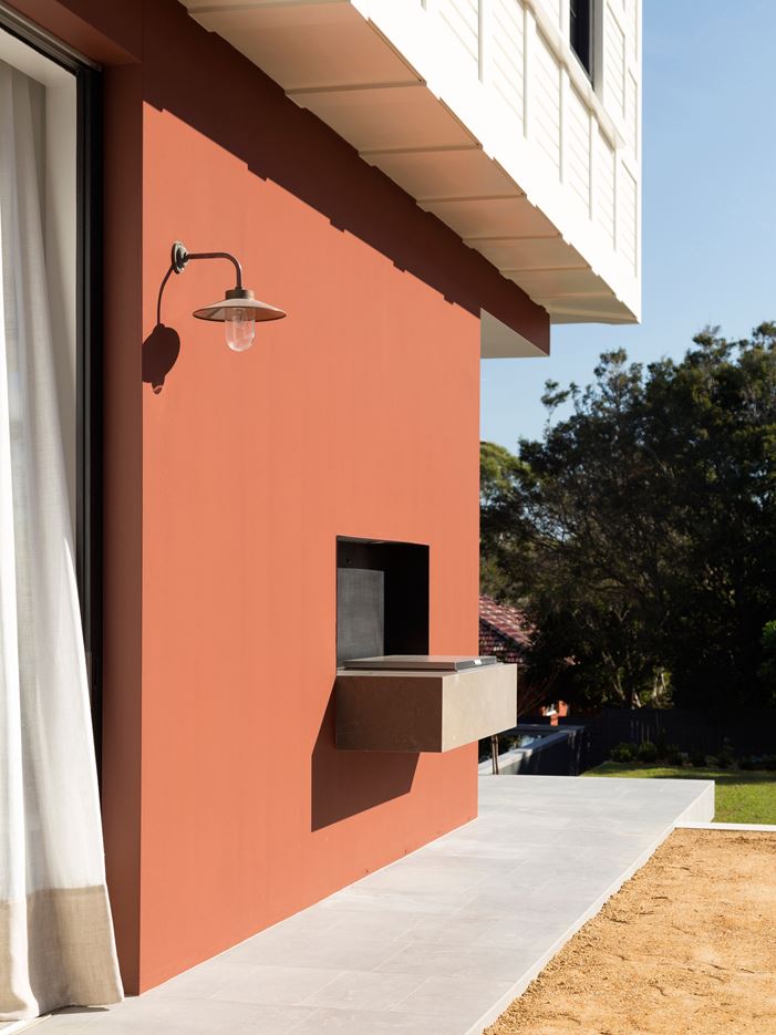 Balancing Home in Sydney, Australia by Luigi Rosselli Architects