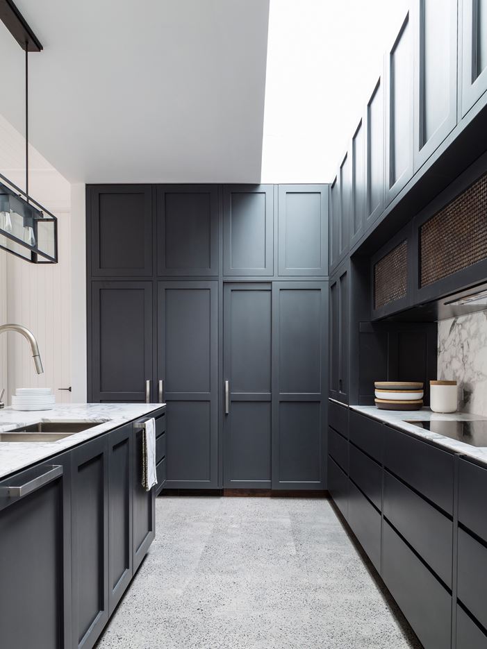 Balancing Home in Sydney, Australia by Luigi Rosselli Architects