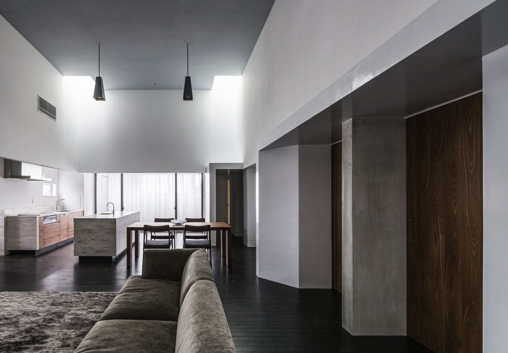 Complex Residence in Japan by FORM / Kouichi Kimura Architects