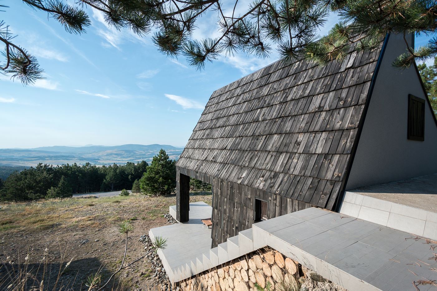 Divčibare House in Serbia by EXE Studio