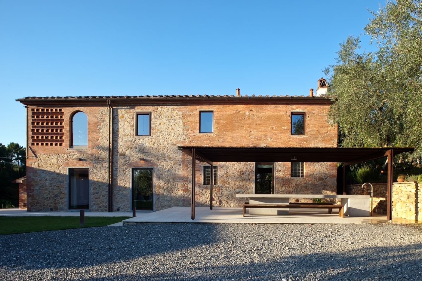 Country House in Lucca, Italy by MIDE architetti