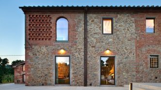Country House in Lucca, Italy by MIDE architetti