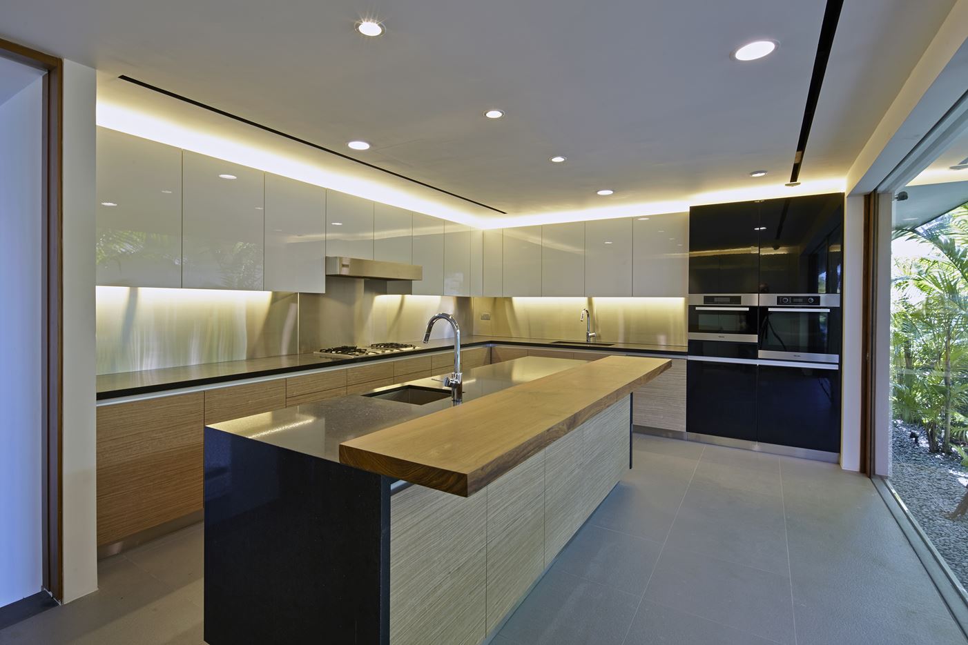 No.2 Residence in Singapore by Robert Greg Shand Architects