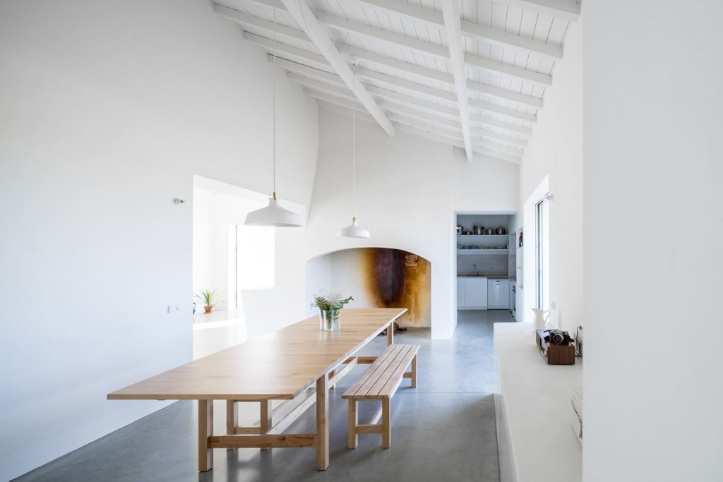 Monte da Azarujinha Residence in Évora Monte, Portugal by Aboim Inglez Arquitectos