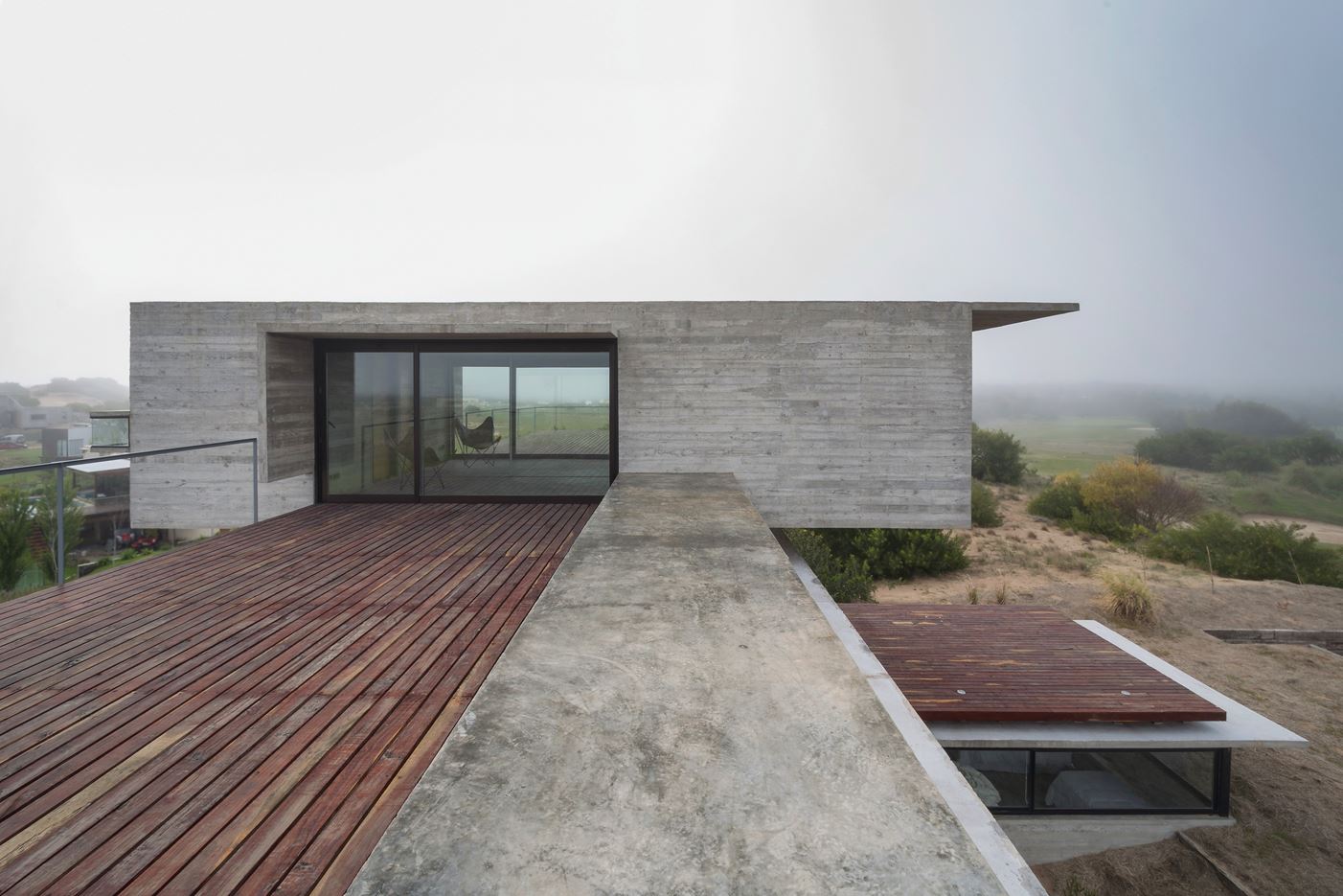 Golf House in Pinamar, Argentine by Luciano Kruk