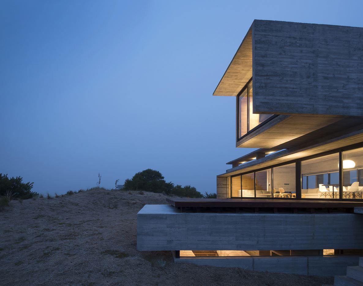 Golf House in Pinamar, Argentine by Luciano Kruk
