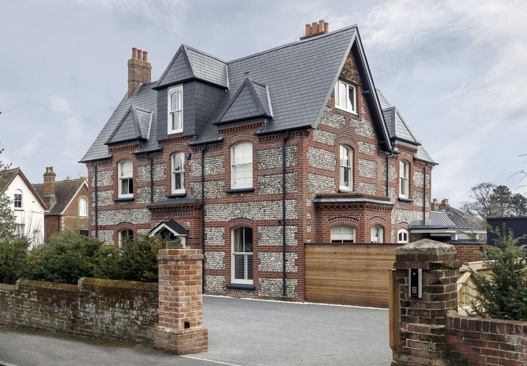 The Pilot’s House in Winchester, United Kingdom by AR Design Studio Architects