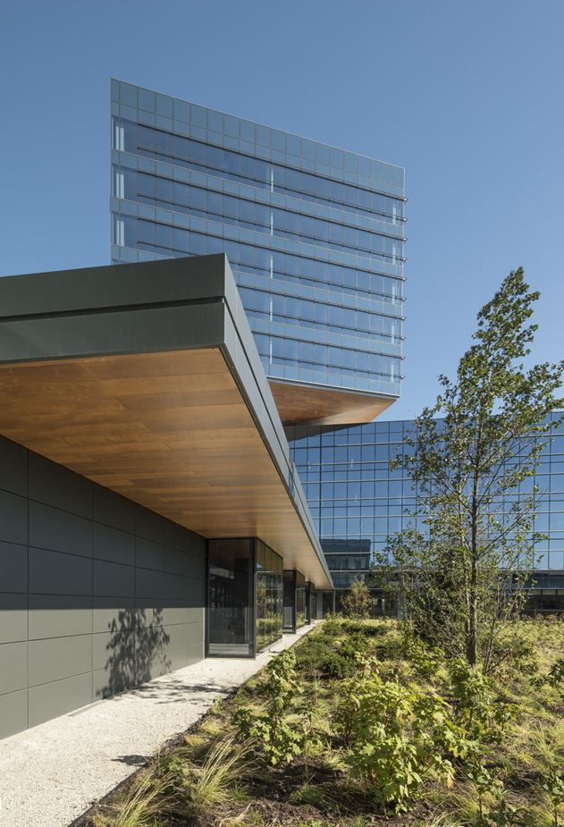 The Zurich North America Headquarters by Goettsch Partners
