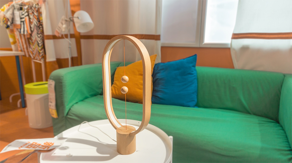 Heng Balance Lamp by Li Zanwen