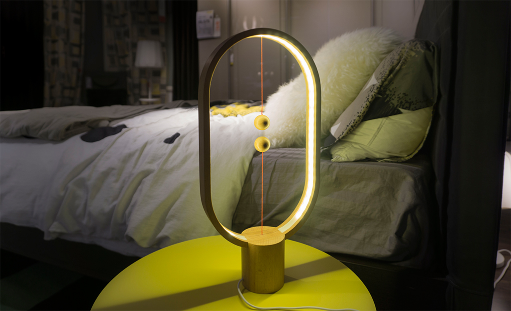 Heng Balance Lamp by Li Zanwen