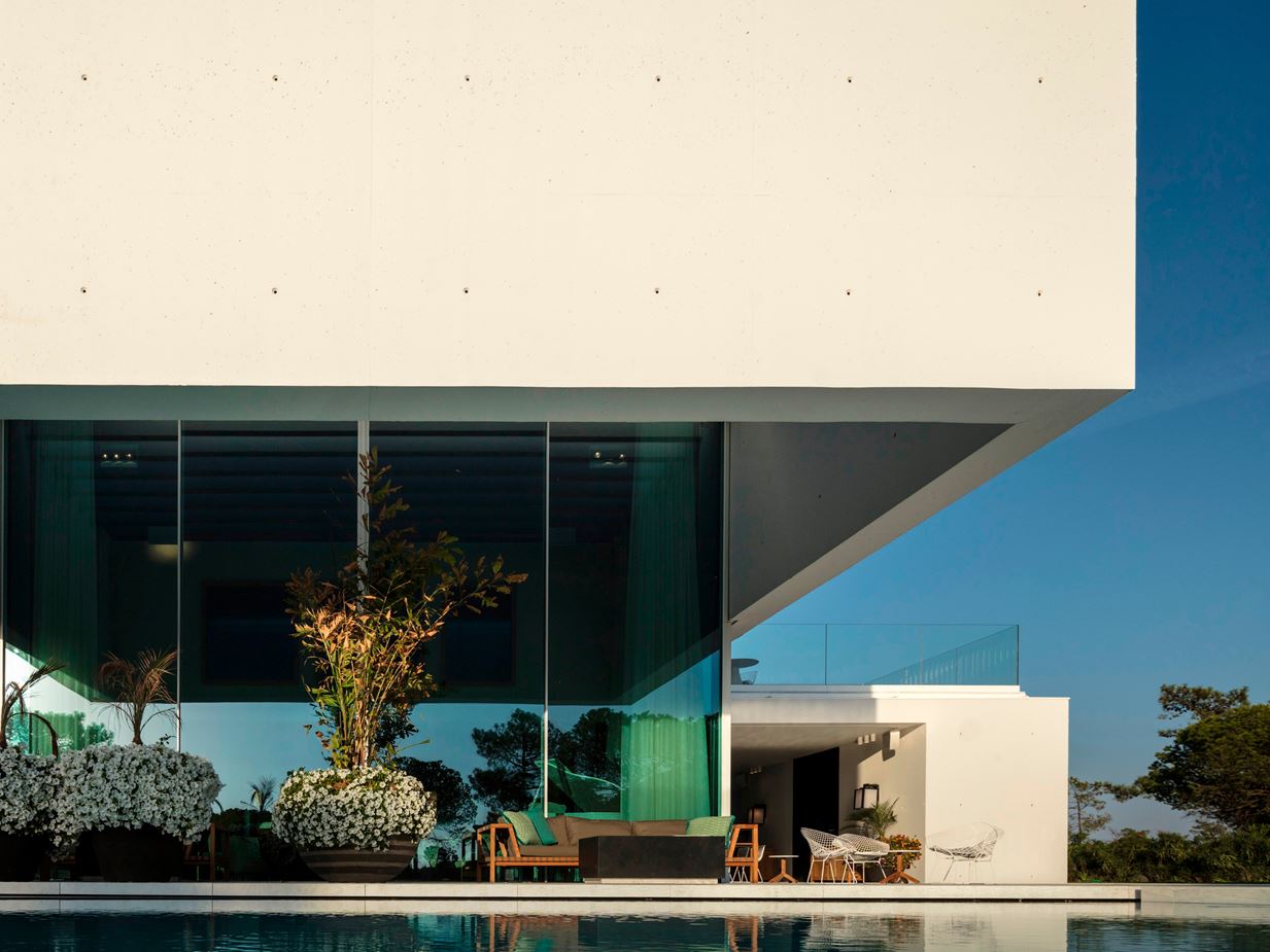 QL House in Algarvia, Portugal by VISIOARQ ARQUITECTOS