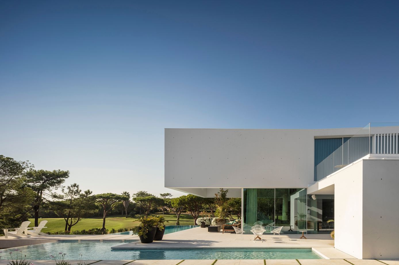 QL House in Algarvia, Portugal by VISIOARQ ARQUITECTOS