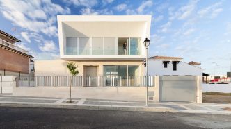 Bezel House in Lepe, Spain by Gonzalez Morgado Arquitectura