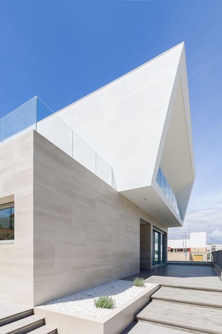 Bezel House in Lepe, Spain by Gonzalez Morgado Arquitectura