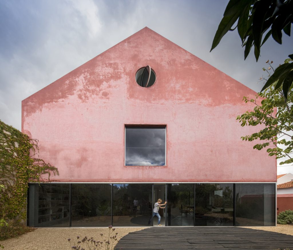 Red House in Lisbon, Portugal by extrastudio