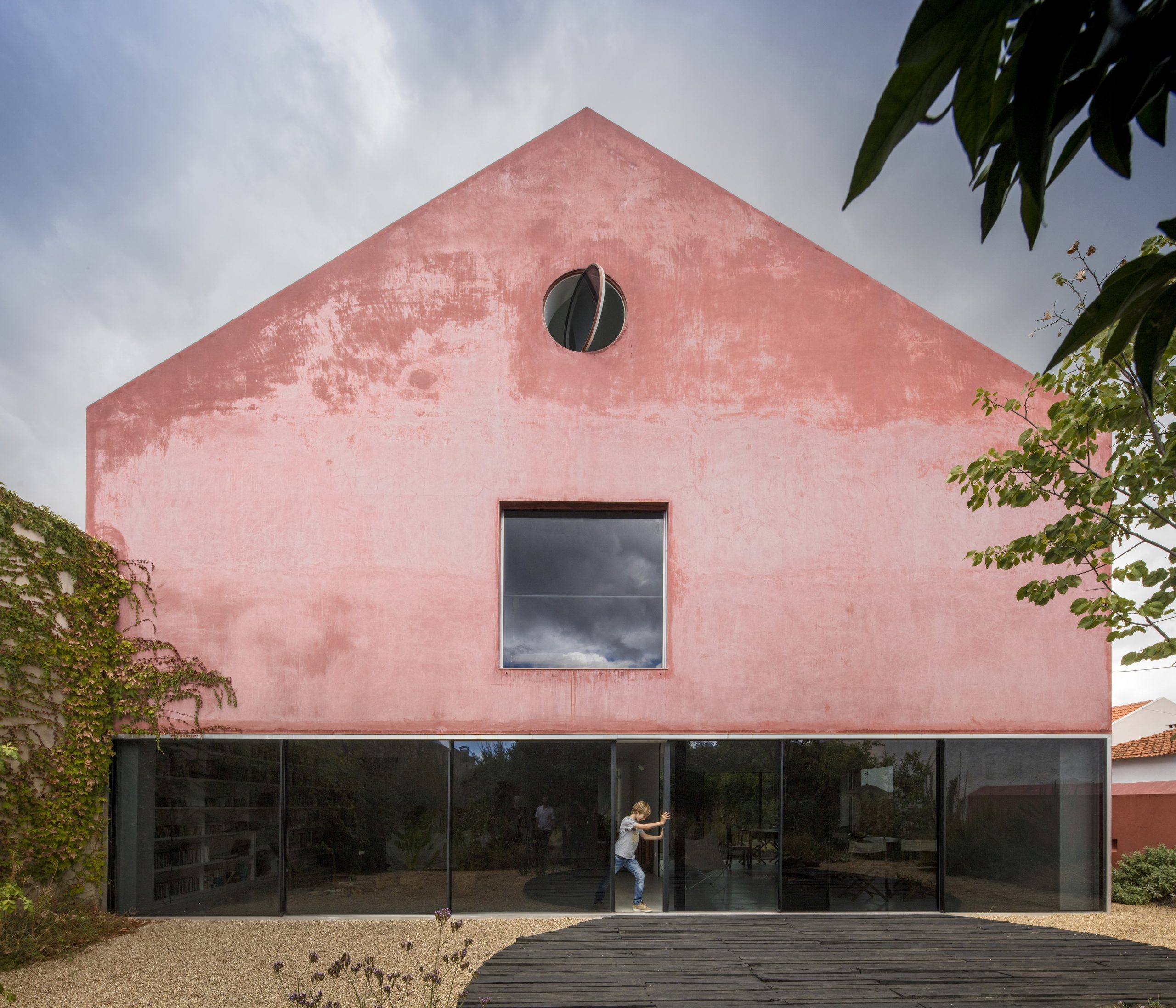 Red House in Lisbon, Portugal by extrastudio