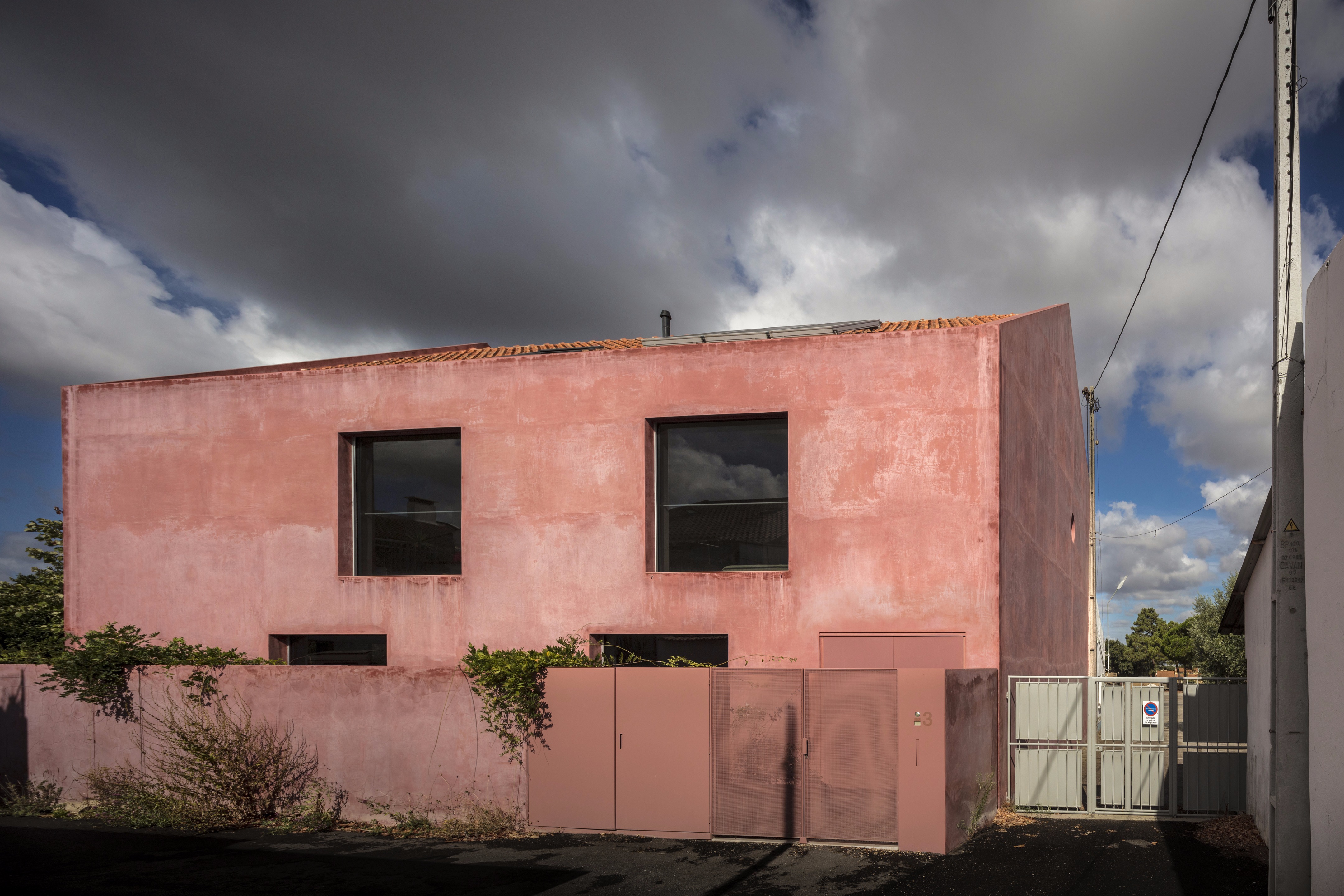 Red House in Lisbon, Portugal by extrastudio
