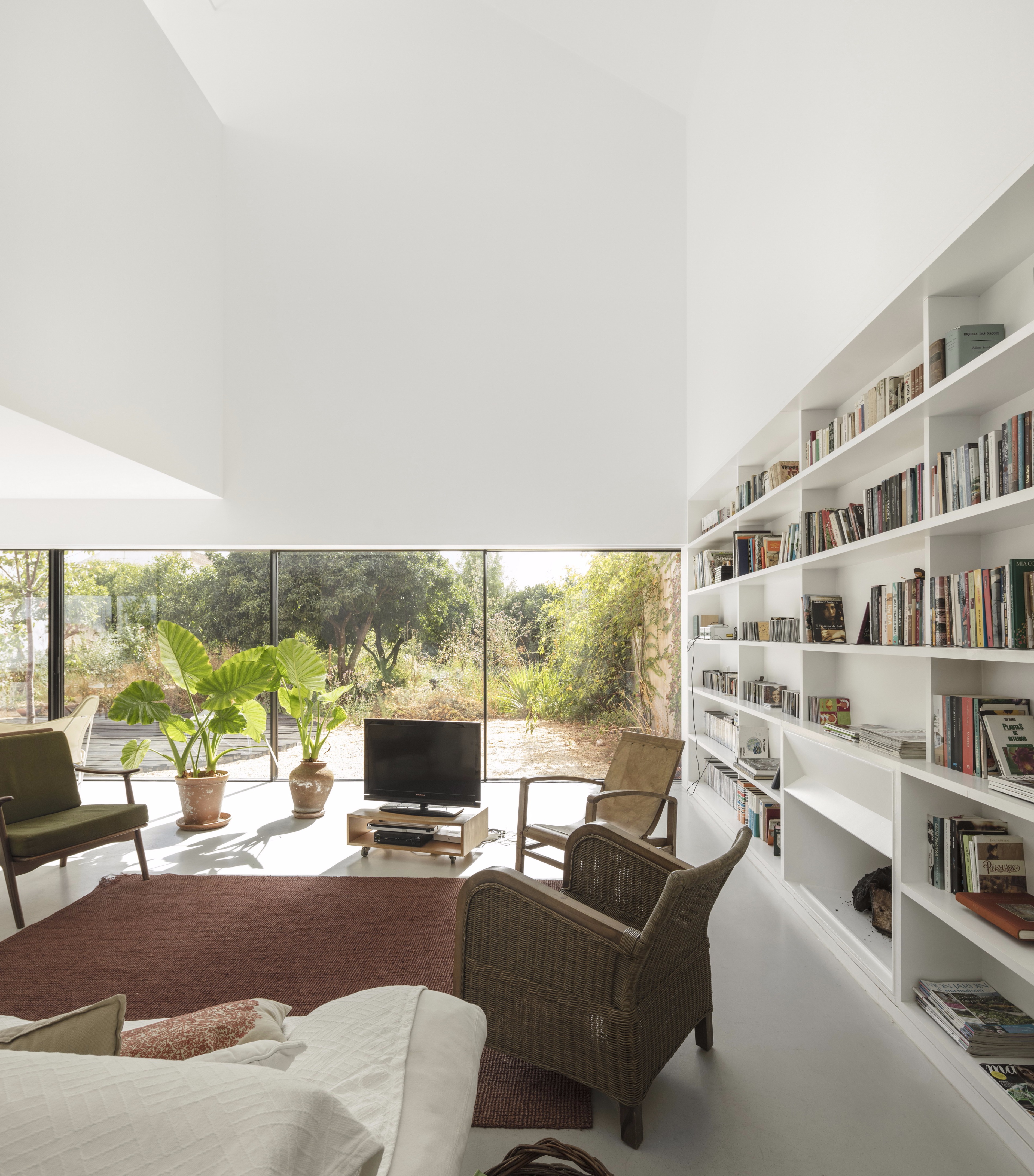 Red House in Lisbon, Portugal by extrastudio
