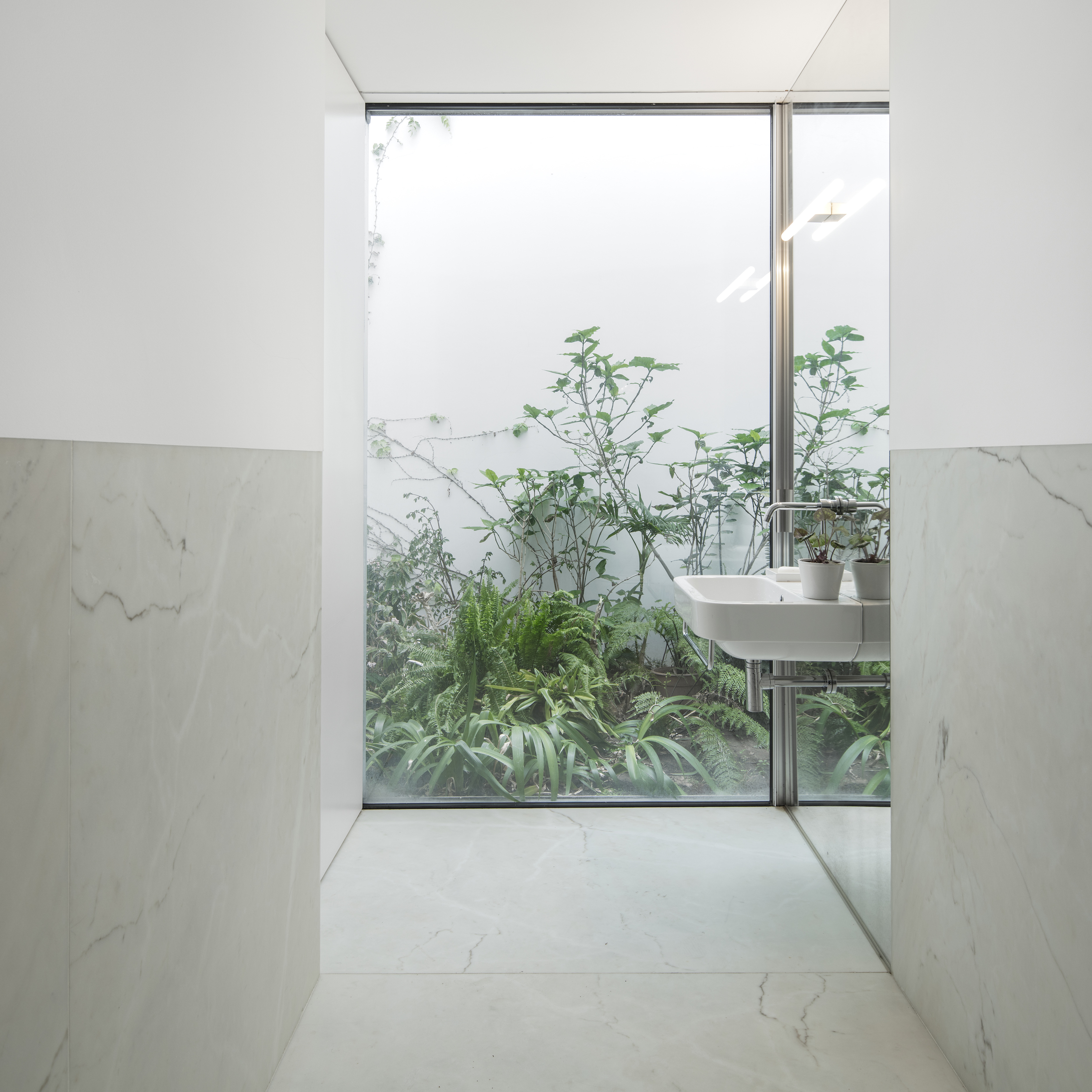 Red House in Lisbon, Portugal by extrastudio