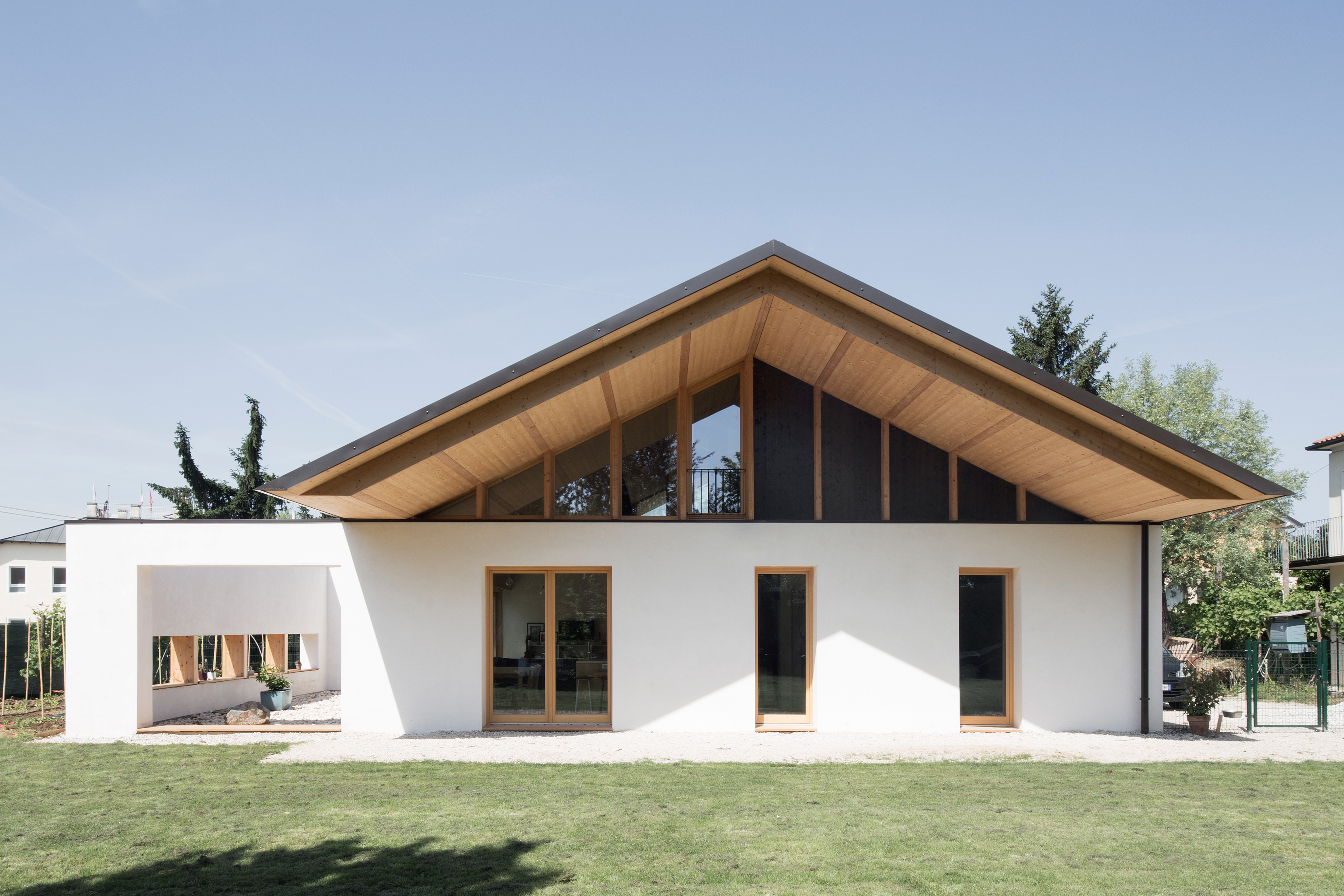SCL Straw-Bale House in Vicenza, Italy by Jimmi Pianezzola