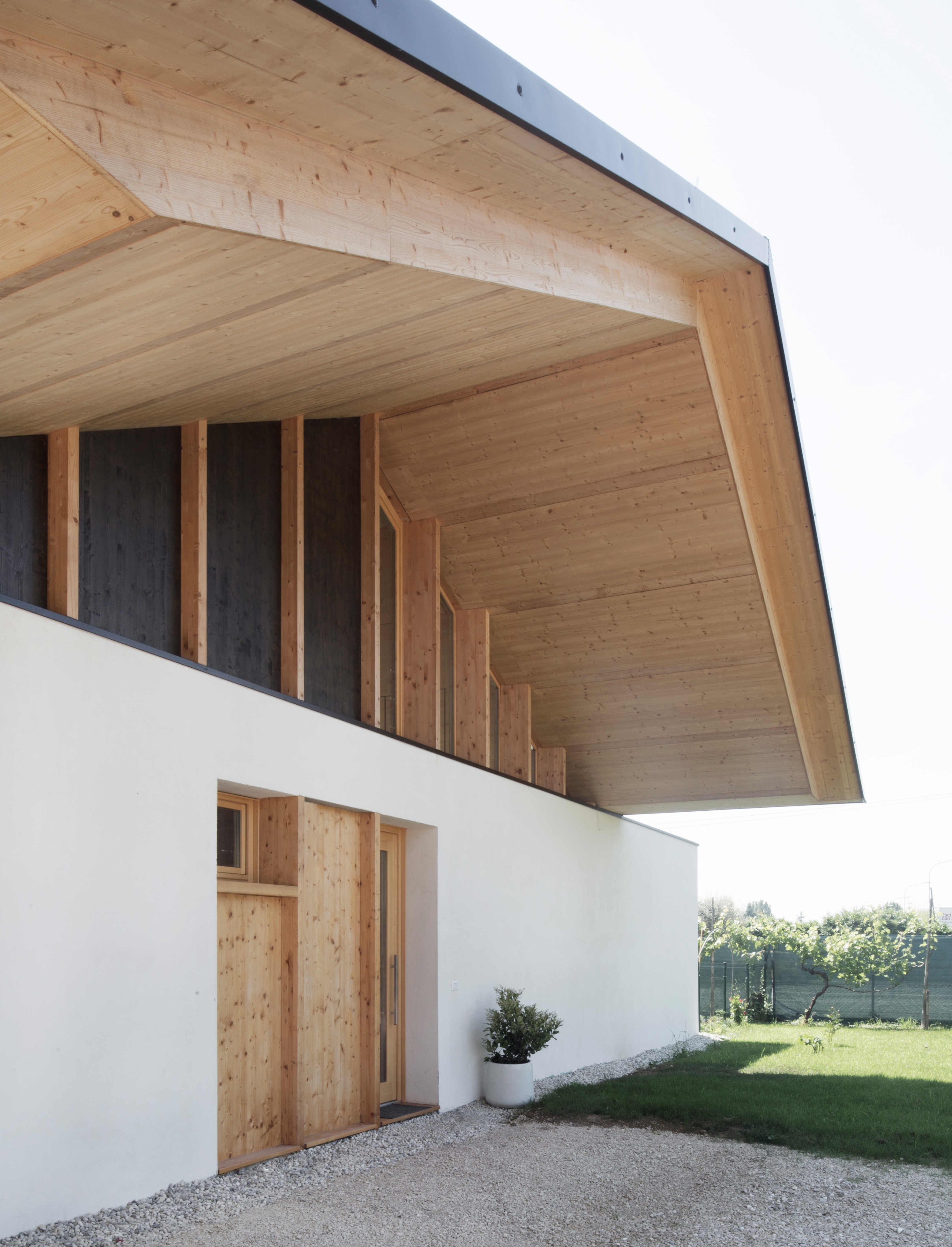 SCL Straw-Bale House in Vicenza, Italy by Jimmi Pianezzola