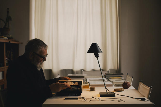 Gira Table Lamp by Santa & Cole