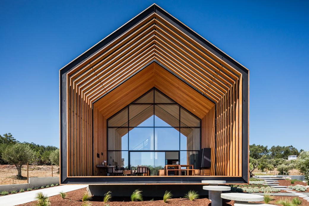 House in Ourém, Portugal by Filipe Saraiva Arquitectos