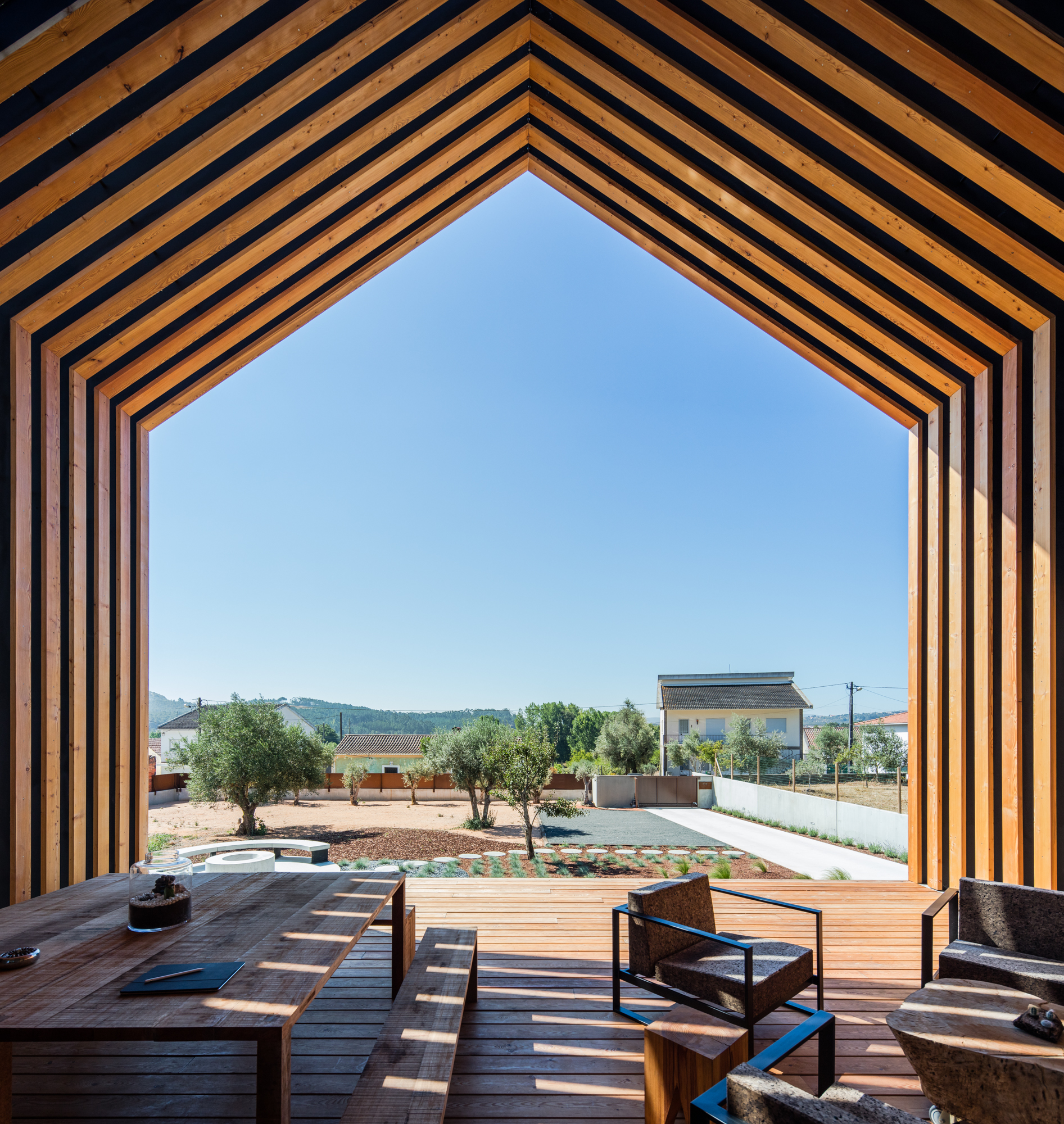 House in Ourém, Portugal by Filipe Saraiva Arquitectos